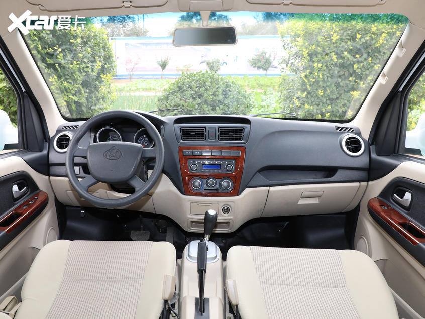 Bố tr&iacute; nội thất của&nbsp;xe van Changan&nbsp;Ruixing M80 EV