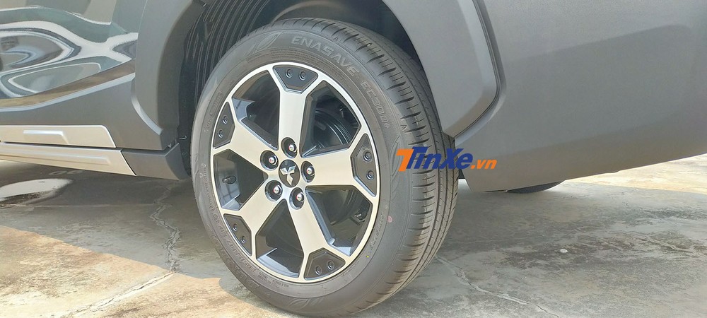 Bộ v&agrave;nh l&agrave; một trong những điểm nhấn kh&aacute;c biệt của Mitsubishi Xpander Cross so với Mitsubishi Xpander