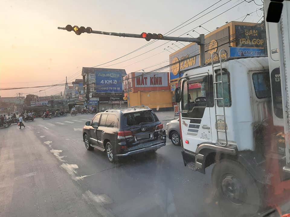Hiện trường vụ tai nạn giao th&ocirc;ng tại Đồng Nai v&agrave;o s&aacute;ng naya