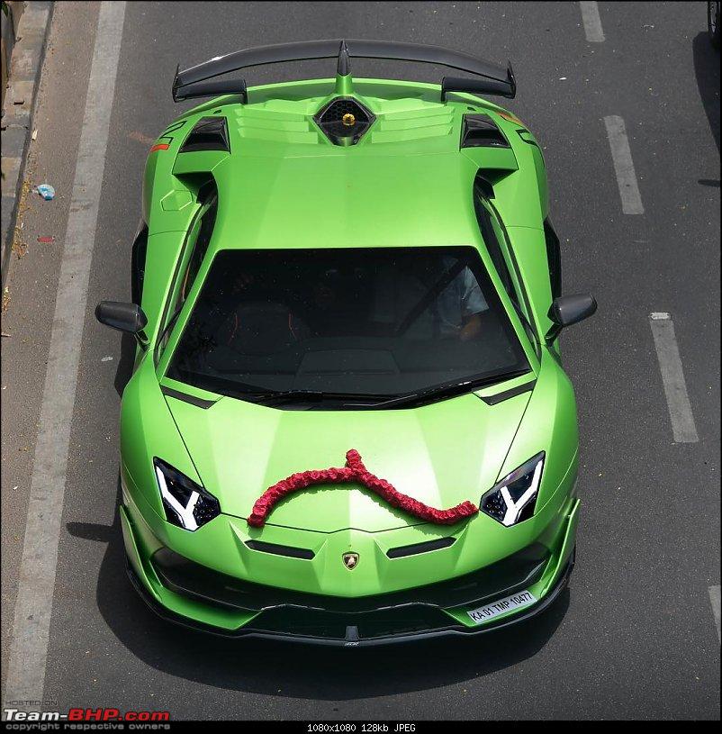 Còn nhớ vào tháng 8 năm 2018, khi hình ảnh đầu tiên của siêu xe Lamborghini Aventador SVJ được công bố thì màu sơn xanh mờ Matte Green chính là bộ áo nổi bật và ấn tượng nhất mà hãng siêu xe Ý gửi đi cho giới truyền thông. Sau đó, có không ít các thị trường trọng điểm của hãng Lamborghini đã chọn xe Lamborghini Aventador SVJ màu xanh Matte Green để giới thiệu và vô tình khiến giới đại gia chấm màu sơn này.