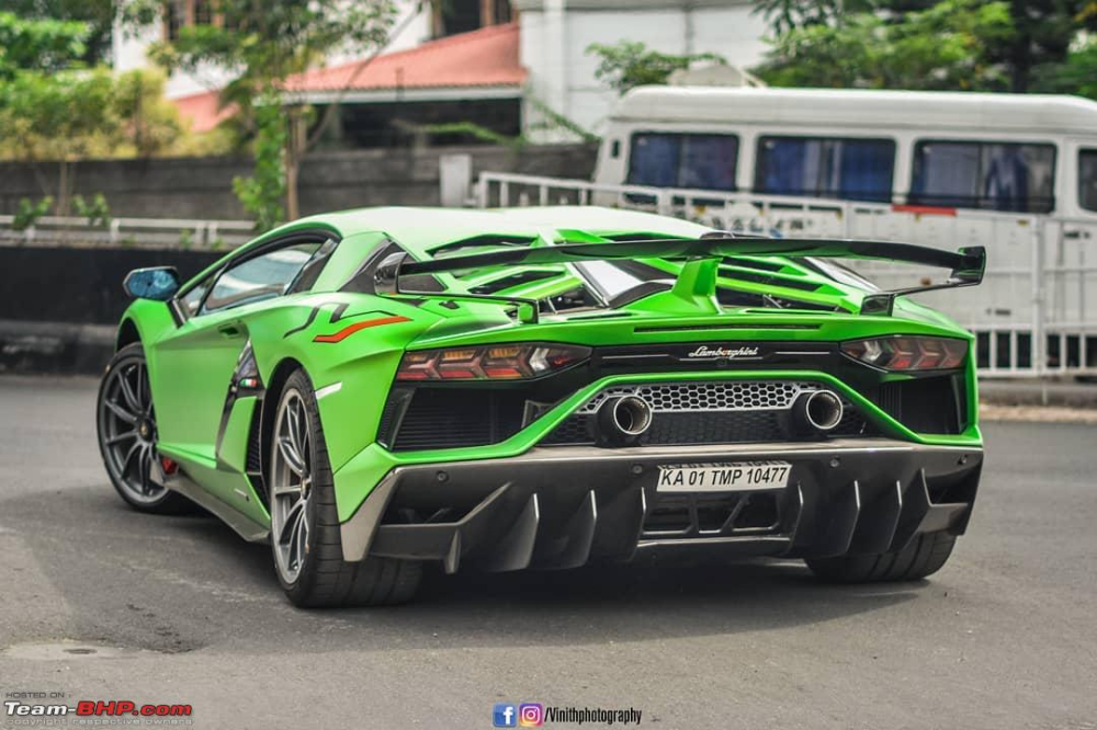 Những chiếc siêu xe Lamborghini Aventador SVJ có giá lăn bánh không dưới 23 tỷ đồng tại Ấn Độ. Còn mức giá bán chưa tính chi phí lăn bánh của mẫu xe Lamborghini Aventador SVJ tại đây là 19,7 tỷ đồng.