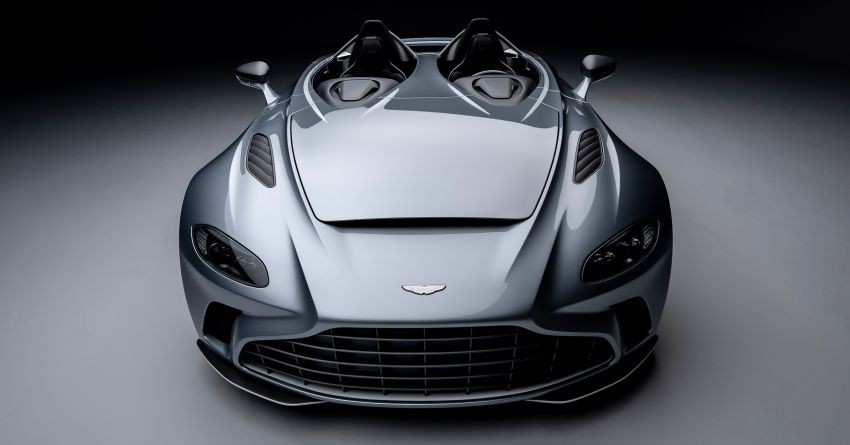 Với việc đại gia Hồng Kông đặt mua 2 trên tổng số 88 chiếc siêu xe Aston Martin V12 Speedster được sản xuất trên toàn thế giới sẽ sớm giúp các đại gia ở đây sở hữu 1 cặp siêu xe 2 chỗ ngồi không mui rất đình đám hiện nay. Chiếc còn lại chính là Ferrari Monza SP2 đến Hương Cảng cách đây không lâu.