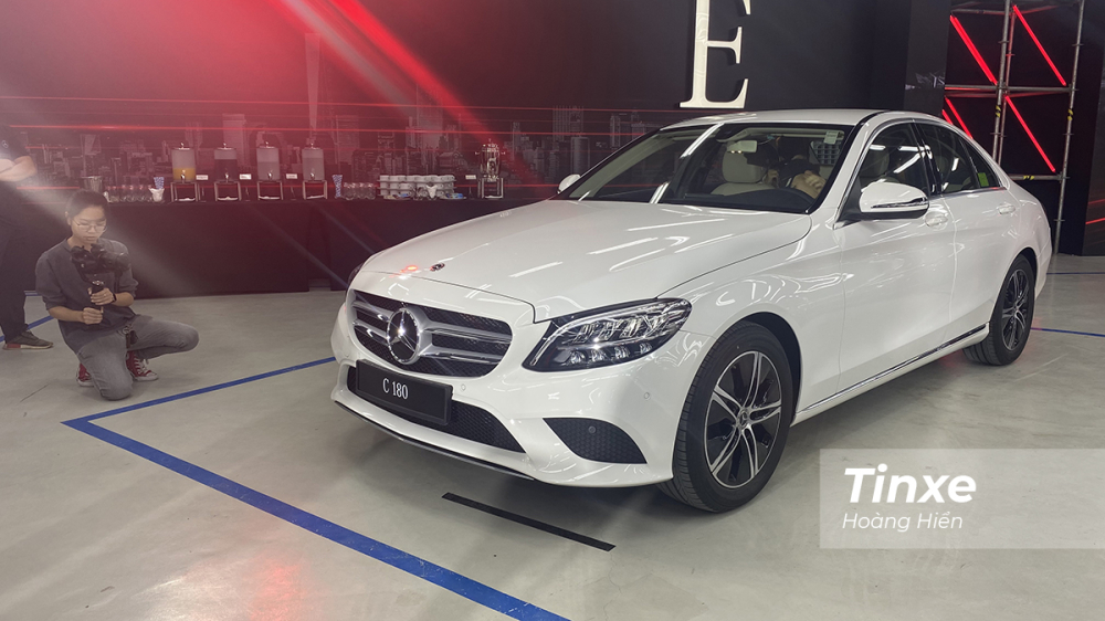 Mercedes-Benz C180 - tân binh của gia đình MBV tại Việt Nam.