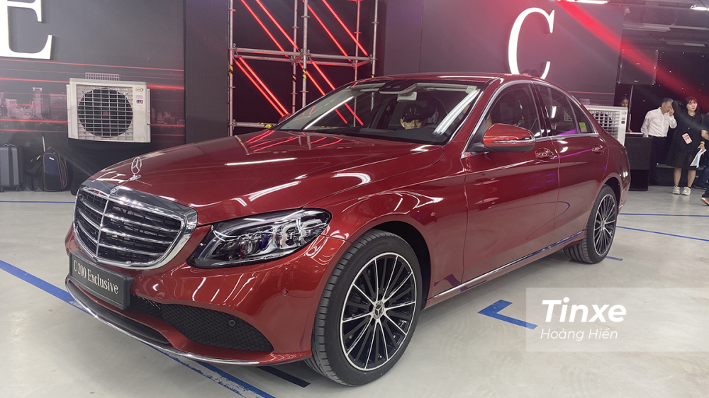Mercedes-Benz C200 Exclusive với động cơ mới cùng giá bán tăng nhẹ 20 triệu đồng.