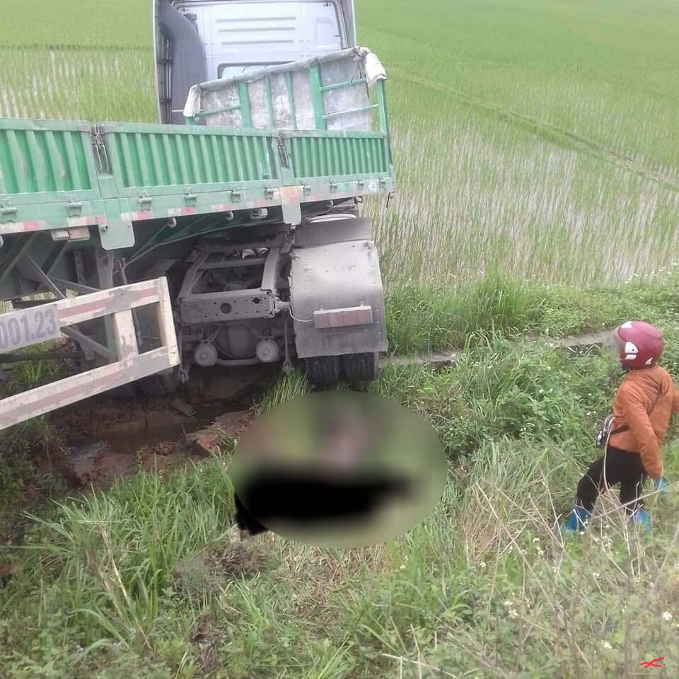 Vụ tai nạn khiến 2 người đi xe máy thương vong