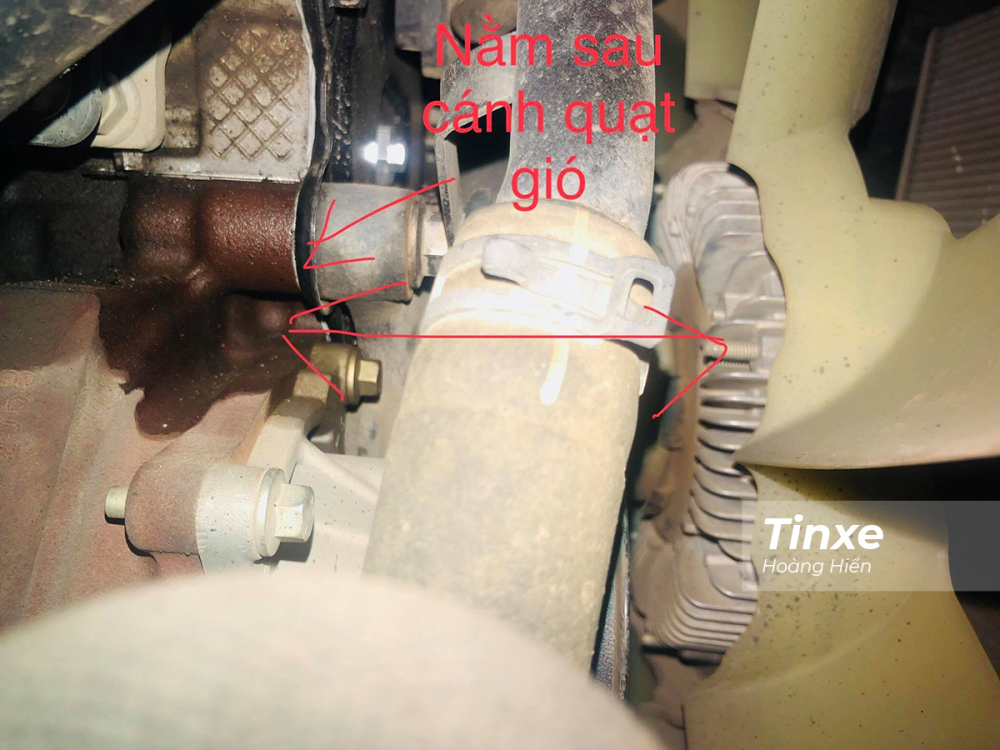 Động cơ 2.0L biturbo của xe anh Trương Văn An phát hiện rò rỉ dầu khi đi được khoảng 32.000 km.