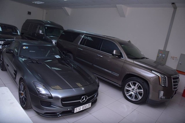 Chiếc si&ecirc;u xe Mercedes-Benz SLS AMG GT Final Edition từng nằm trong garage của gia đ&igrave;nh Ti&ecirc;n Nguyễn nhưng hiện đ&atilde; được b&aacute;n lại cho &ocirc;ng Đặng L&ecirc; Nguy&ecirc;n Vũ