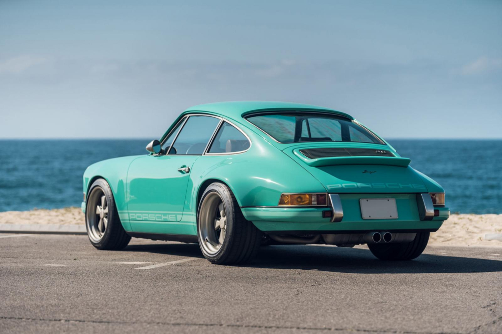 G&oacute;c nh&igrave;n ph&iacute;a sau của&nbsp;Porsche&nbsp;911 Malibu 1991