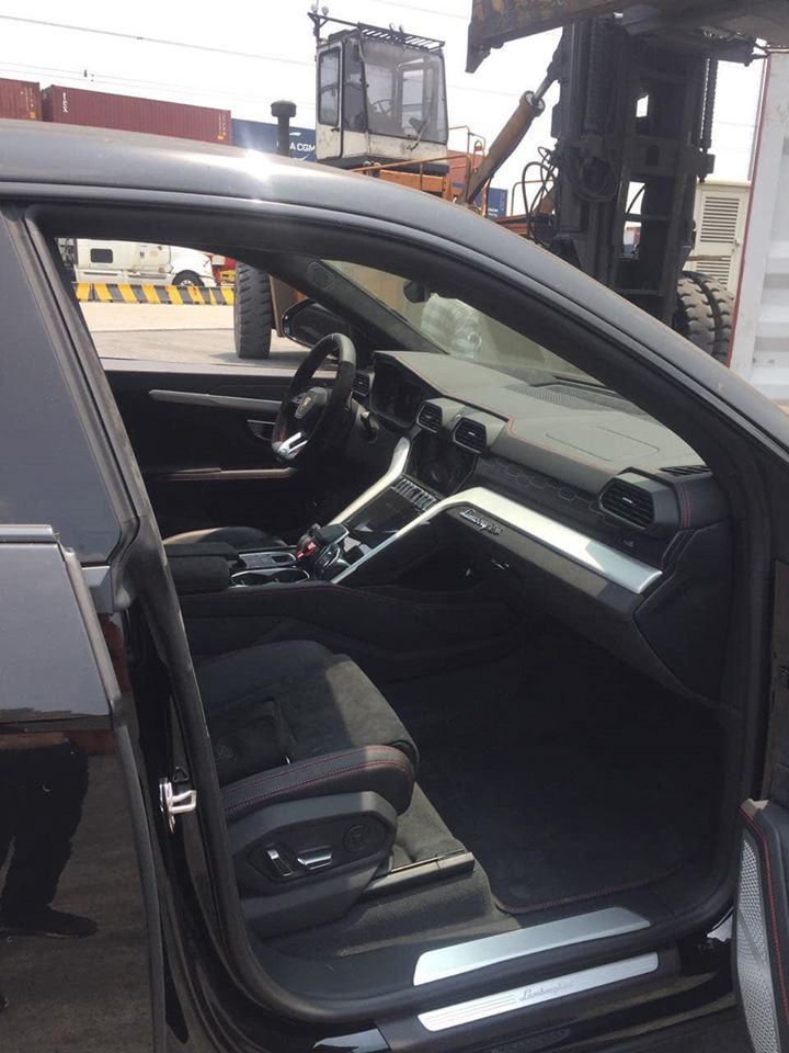 Nội thất Lamborghini Urus của chồng siêu mẫu Ngọc Thạch Nội thất Lamborghini Urus của chồng siêu mẫu Ngọc Thạch