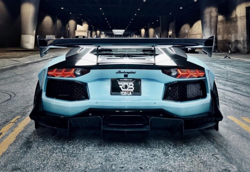 Vẻ đẹp hầm hố tr&ecirc;n si&ecirc;u xe Lamborghini Aventador SV độ body kit Liberty Walk của t&igrave;nh cũ Rihanna