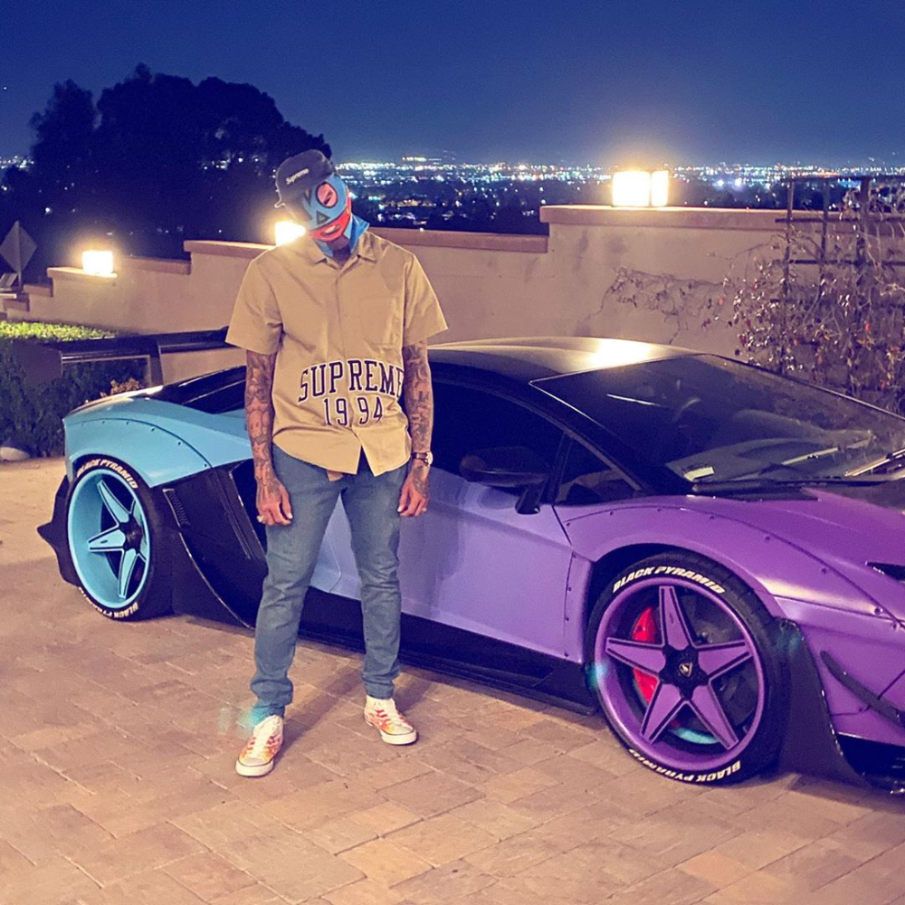 T&igrave;nh cũ Rihanna b&ecirc;n cạnh si&ecirc;u xe Lamborghini Aventador SV độ Liberty Walk bản giới hạn