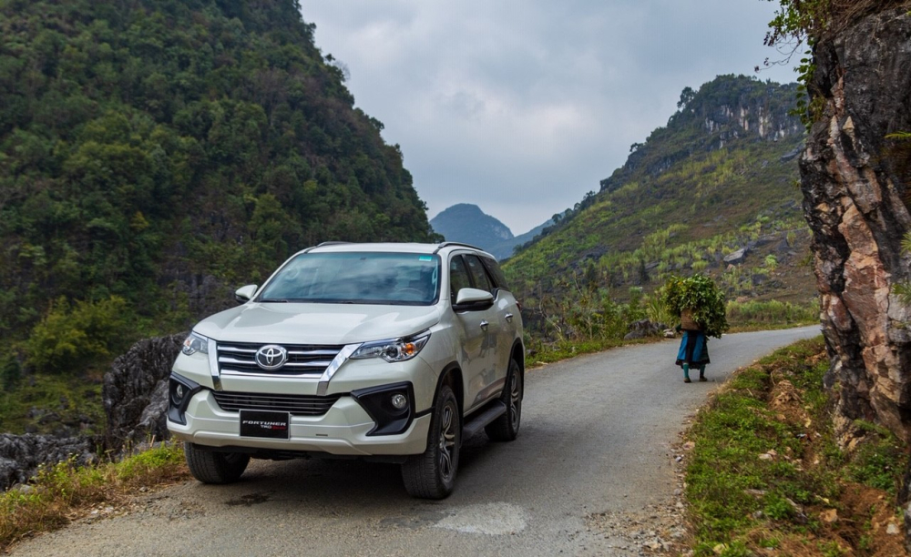 Trong 528 chiếc Toyota Fortuner được b&aacute;n ra ở th&aacute;ng 2 vừa qua, c&oacute; 425 chiếc được lắp r&aacute;p trong nước