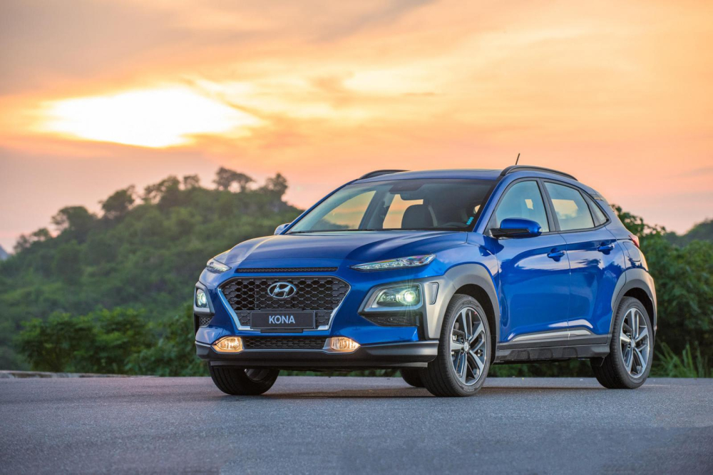 Hyundai Kona hiện đang được ph&acirc;n phối với 3 phi&ecirc;n bản c&ugrave;ng gi&aacute; ni&ecirc;m yết từ 636 &ndash; 750 triệu đồng