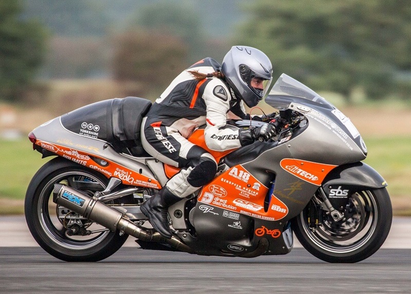 Suzuki Hayabusa đạt sức mạnh 650 m&atilde; lực, tốc độ tối đa 425km/h được b&aacute;n với mức gi&aacute; 900 triệu