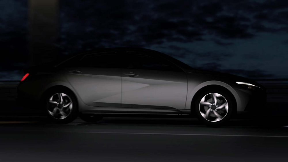 Hyundai Elantra 2021 c&oacute; những đường cắt sắc sảo tr&ecirc;n sườn xe