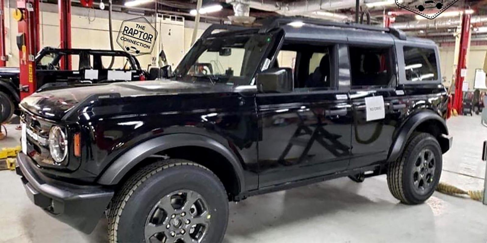 Ford Bronco 2021 được trang bị đ&egrave;n pha tr&ograve;n cổ điển