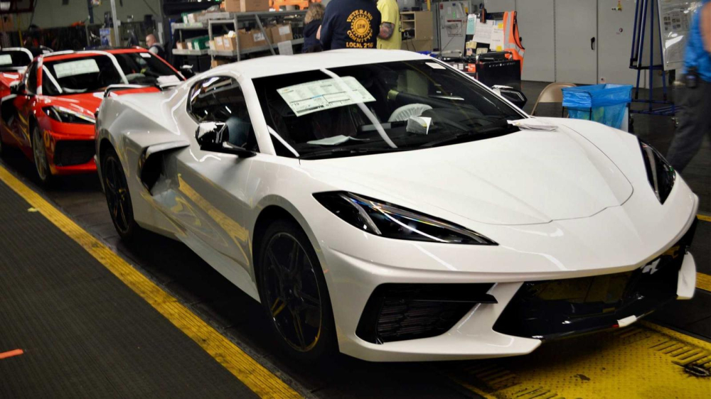 Chiếc Chevrolet Corvette C8 2020 của anh Larry Smith v&agrave; vợ l&agrave; chị Debi Smith