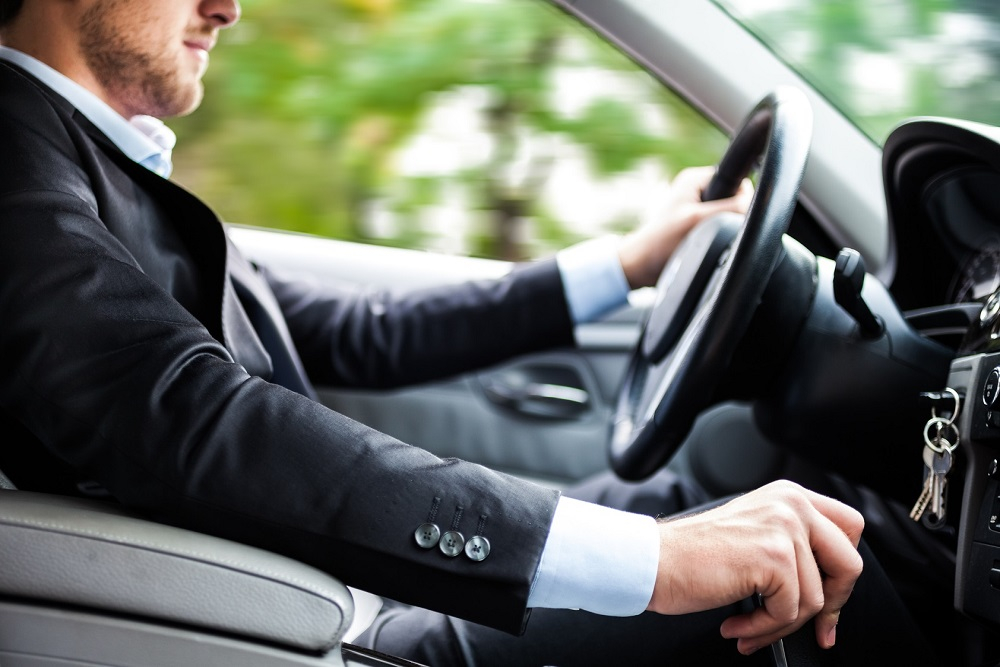 Kiểm so&aacute;t tốc độ l&agrave; c&aacute;ch chạy xe &ocirc; t&ocirc; tiết kiệm xăng hiệu quả