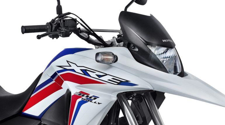 Xe sở hữu đầu đèn và chắn bùn trước lai tạp Xe sở hữu đầu đèn và chắn bùn trước lai tạp