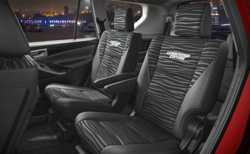 Nội thất m&agrave;u đen chủ đạo của Toyota Innova Leadership Edition
