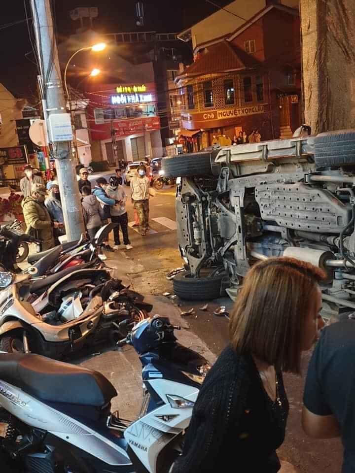 Vụ tai nạn khiến người dân cũng như du khách đang dạo chơi ở đây sợ hãi Vụ tai nạn khiến người dân cũng như du khách đang dạo chơi ở đây sợ hãi