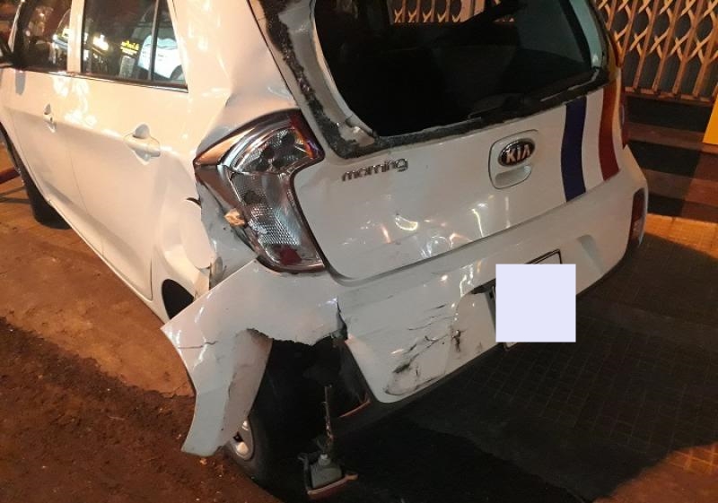 Thiệt hại của xe Kia Morning khi bị Ford Ranger lao dốc tông vào Thiệt hại của xe Kia Morning khi bị Ford Ranger lao dốc tông vào