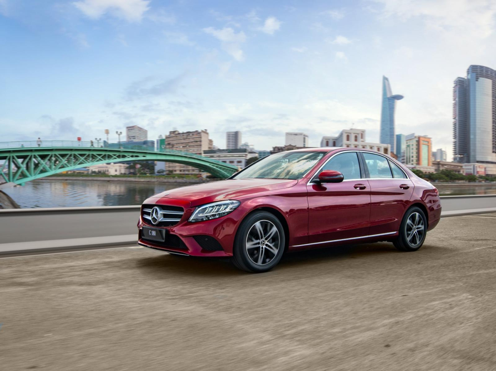 Với mức giá “bình dân” hơn C 200 trước đây rất nhiều, Mercedes-Benz C 180 2020 đang là một cái tên “nóng bóng” nhận được nhiều sự quan tâm của người tiêu dùng