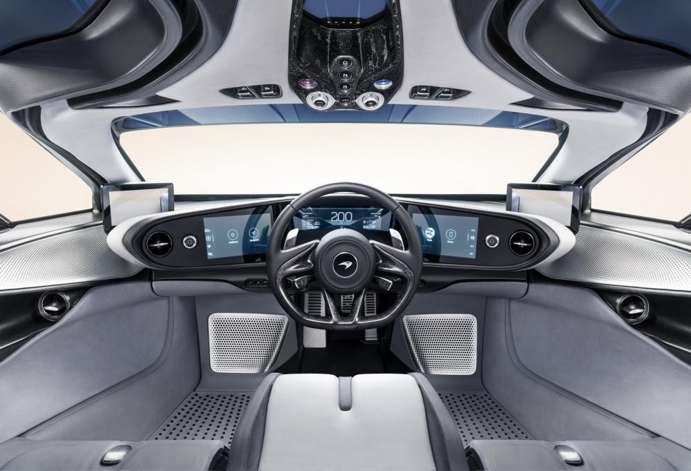 Được ra đời để tri ân siêu xe huyền thoại F1, McLaren Speedtail sở hữu không gian nội thất chỉ có 3 chỗ ngồi với ghế lái bằng sợi carbon nằm giữa. Tuy nhiên, sự tương đồng giữa F1 và Speedtail cũng dừng ở đây khi siêu xe mới của McLaren sử dụng hệ thống động cơ hybrid có công suất tối đa 1.035 mã lực và mô-men xoắn cực đại 1.149 Nm. Được ra đời để tri ân siêu xe huyền thoại F1, McLaren Speedtail sở hữu không gian nội thất chỉ có 3 chỗ ngồi với ghế lái bằng sợi carbon nằm giữa. Tuy nhiên, sự tương đồng giữa F1 và Speedtail cũng dừng ở đây khi siêu xe mới của McLaren sử dụng hệ thống động cơ hybrid có công suất tối đa 1.035 mã lực và mô-men xoắn cực đại 1.149 Nm.
