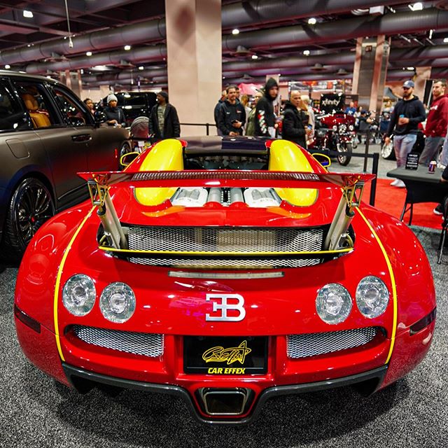 Siêu xe mui trần triệu đô Bugatti Veyron Grand Sport có thể tăng tốc từ vị trí xuất phát lên 100 km/h trong 2,5 giây trước khi đạt vận tốc tối đa 405 km/h. Khi mở mui, vận tốc tối đa của Bugatti Veyron Grand Sport chỉ còn 350 km/h. Siêu xe mui trần triệu đô Bugatti Veyron Grand Sport có thể tăng tốc từ vị trí xuất phát lên 100 km/h trong 2,5 giây trước khi đạt vận tốc tối đa 405 km/h. Khi mở mui, vận tốc tối đa của Bugatti Veyron Grand Sport chỉ còn 350 km/h.