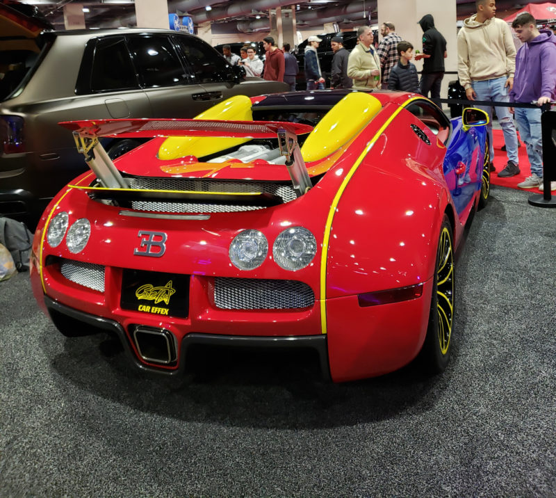 Có thể nói rằng rapper Lil Uzi Vert đã muốn tạo ra cho mình một chiếc xe Bugatti Veyron mui trần không giống ai, chỉ cần xe xuất hiện trên đường phố là biết ngay xế cưng của anh ta. Có thể nói rằng rapper Lil Uzi Vert đã muốn tạo ra cho mình một chiếc xe Bugatti Veyron mui trần không giống ai, chỉ cần xe xuất hiện trên đường phố là biết ngay xế cưng của anh ta.