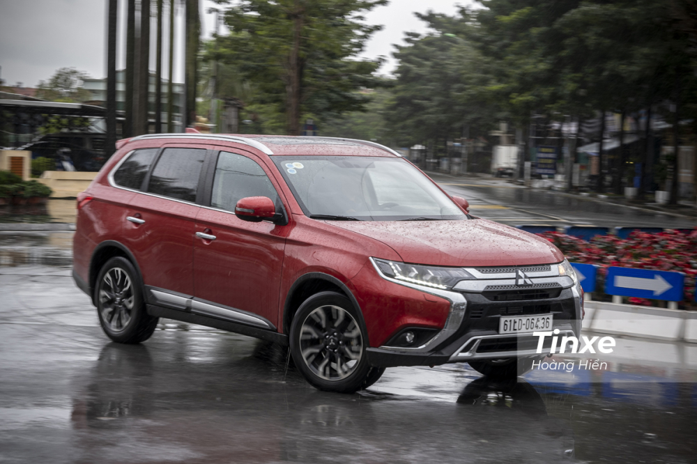 Mitsubishi Outlander 2020 - một chiếc crossover 5+2 chỗ ngồi cho người thích sự êm ái, yên tĩnh và linh hoạt.