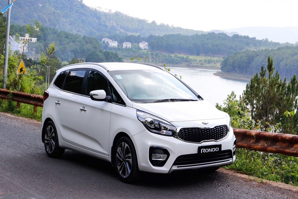 Xe ô tô 7 chỗ tiết kiệm nhiên liệu nhất hiện nay - Kia Rondo