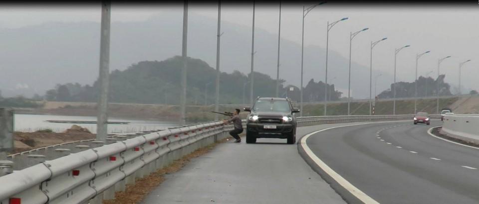 Tài xế D. dừng chiếc Ford Ranger trên cao tốc Hạ Long - Hải Phòng để bắn chim