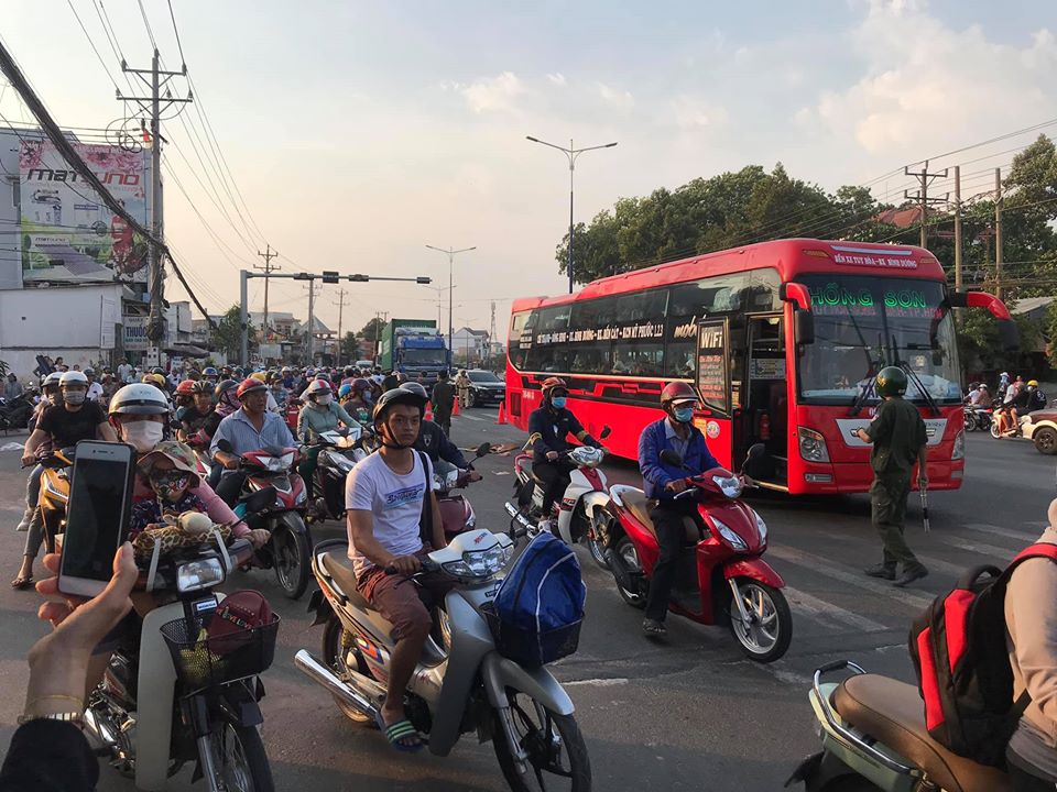 Vụ tai nạn đ&atilde; g&acirc;y &ugrave;n tắc giao th&ocirc;ng nghi&ecirc;m trọng
