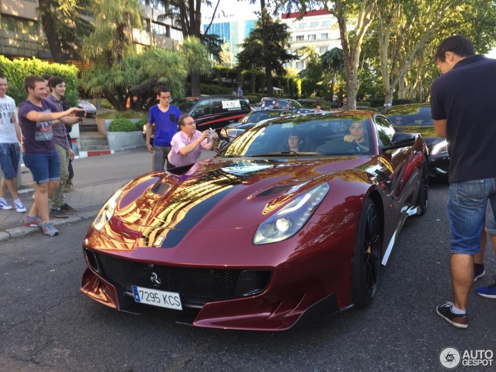 Cristiano Ronaldo sau vô lăng Ferrari F12tdf Cristiano Ronaldo sau vô lăng Ferrari F12tdf