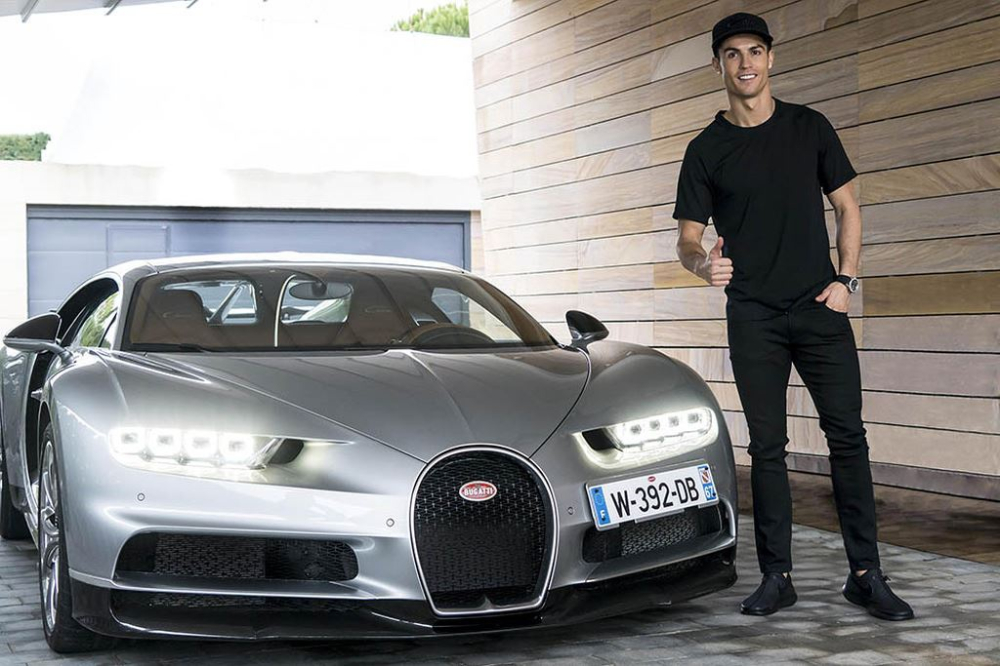 Cristiano Ronaldo cùng Bugatti Chiron chỉ có 500 xe trên thế giới Cristiano Ronaldo cùng Bugatti Chiron chỉ có 500 xe trên thế giới