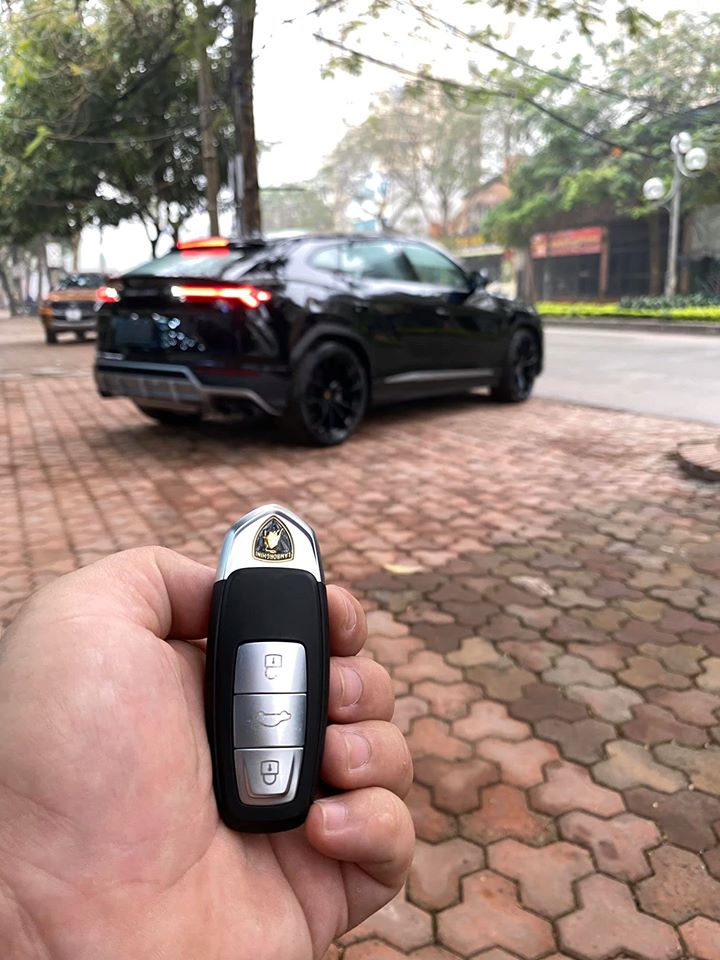 Chìa khoá xe Lamborghini Urus của Dương Kon Chìa khoá xe Lamborghini Urus của Dương Kon