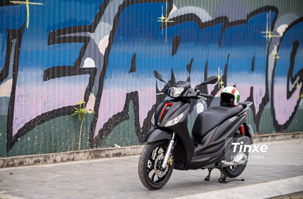 Nếu so về gi&aacute; b&aacute;n, Piaggio Medley ABS 2020 c&oacute; gi&aacute; b&aacute;n rẻ v&agrave; ổn định hơn Honda SH 2020.