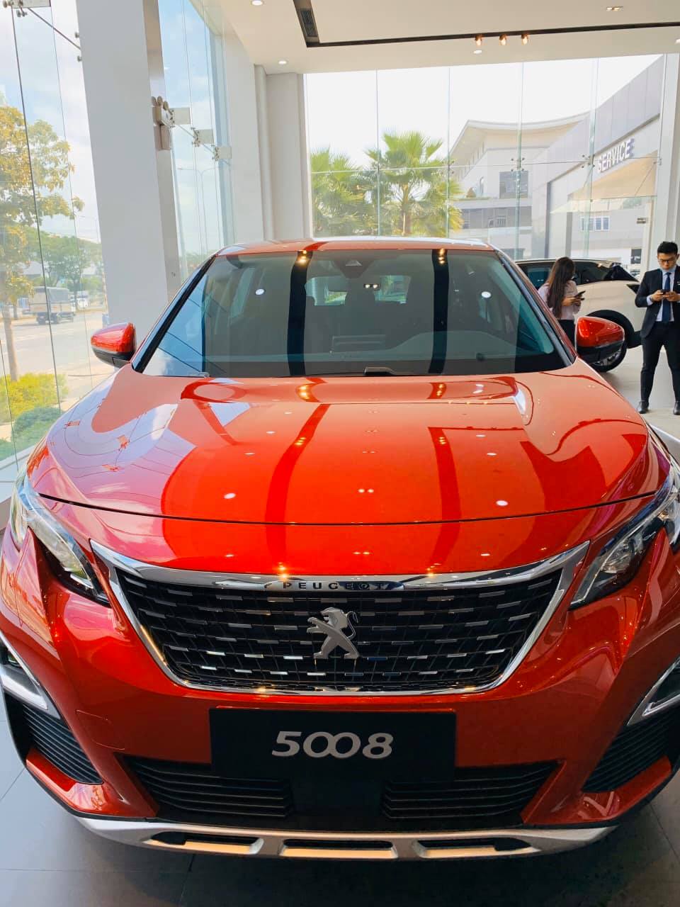 Bản tiêu chuẩn của Peugeot 5008 bị cắt bỏ khá nhiều trang bị