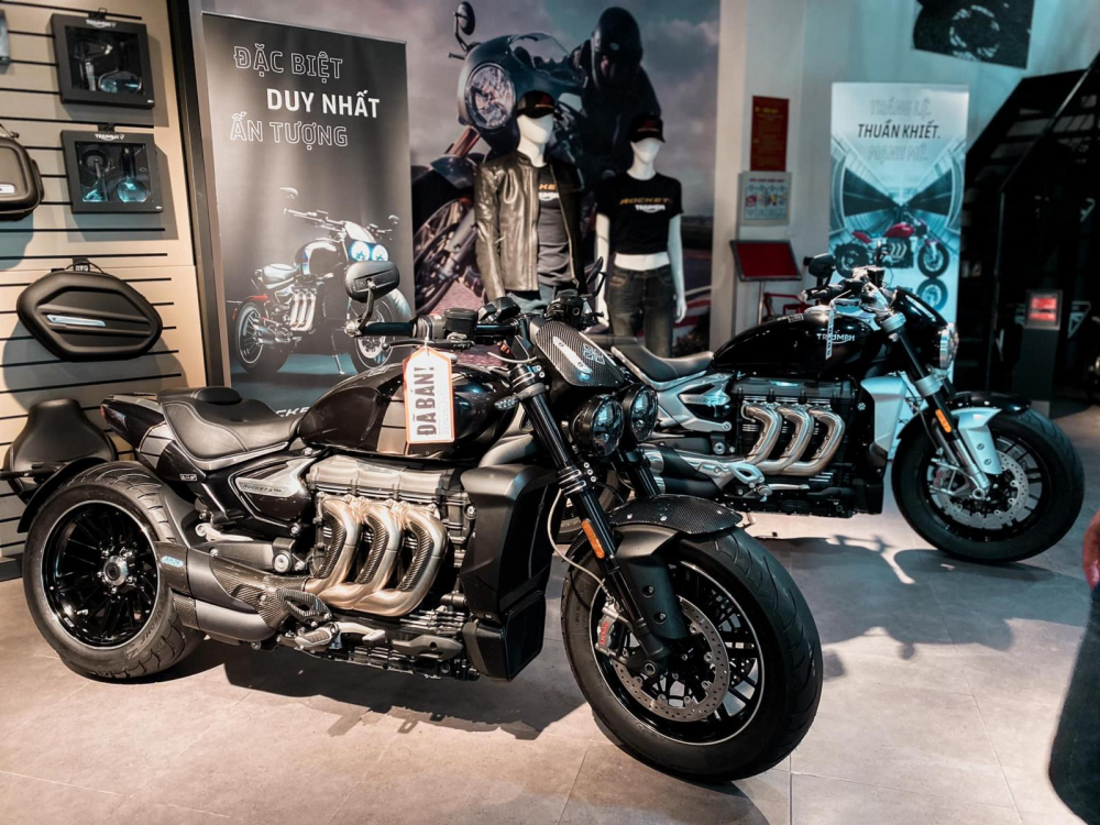 Triumph Rocket 3R có mặt tại showroom Triumph Hà Nội