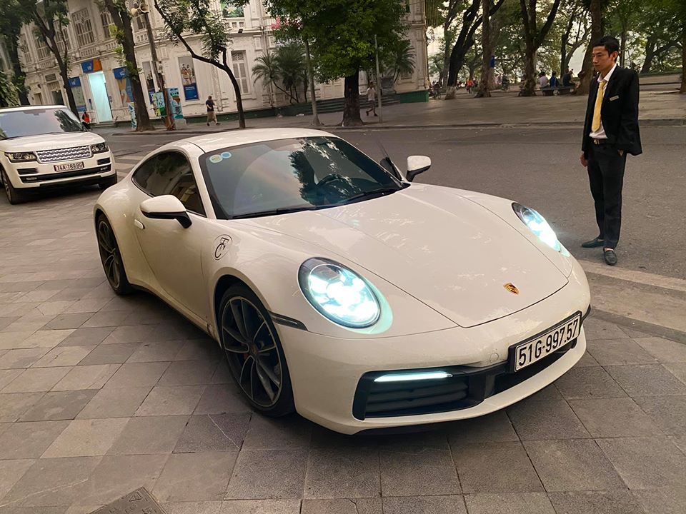 Porsche 911 Carrera S 2020 của Cường Đ&ocirc;-la trong h&agrave;nh tr&igrave;nh xuy&ecirc;n Việt v&agrave;o th&aacute;ng 11/2019