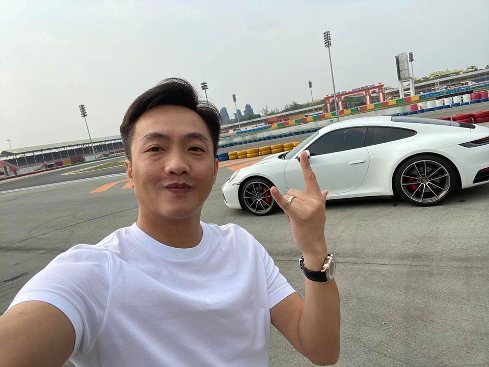Cường Đ&ocirc;-la c&ugrave;ng Porsche 911 Carrera S 2020 tại đường đua Đại Nam v&agrave;o một ng&agrave;y th&aacute;ng 3