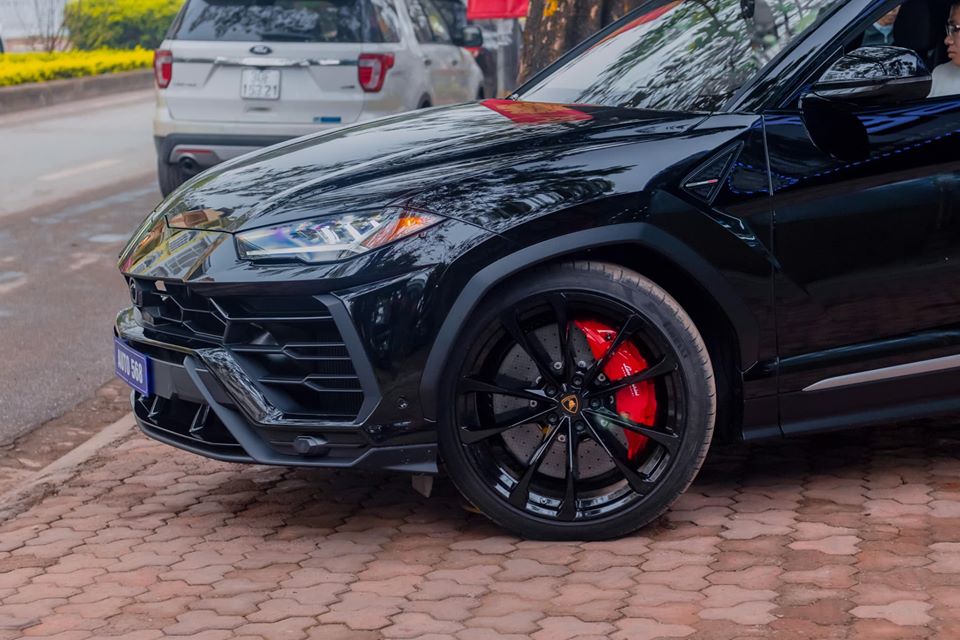Lamborghini Urus của Dương Kon có màu đen