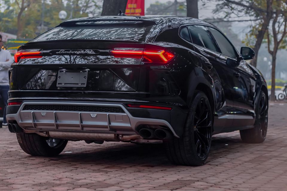 Cận cảnh vẻ đẹp Lamborghini Urus của Dương Kon