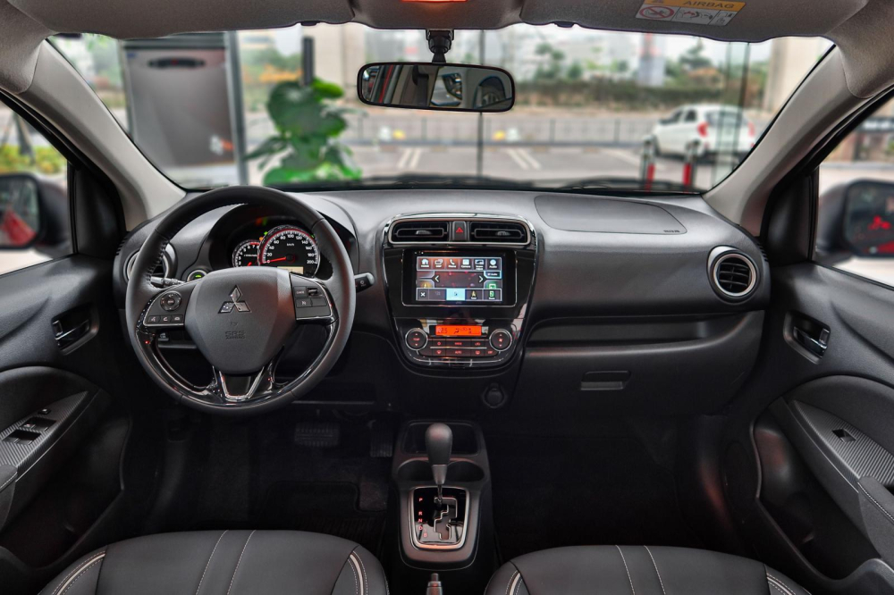 Tổng thể nội thất của Mitsubishi Attrage 2020 kh&ocirc;ng c&oacute; g&igrave; thay đổi