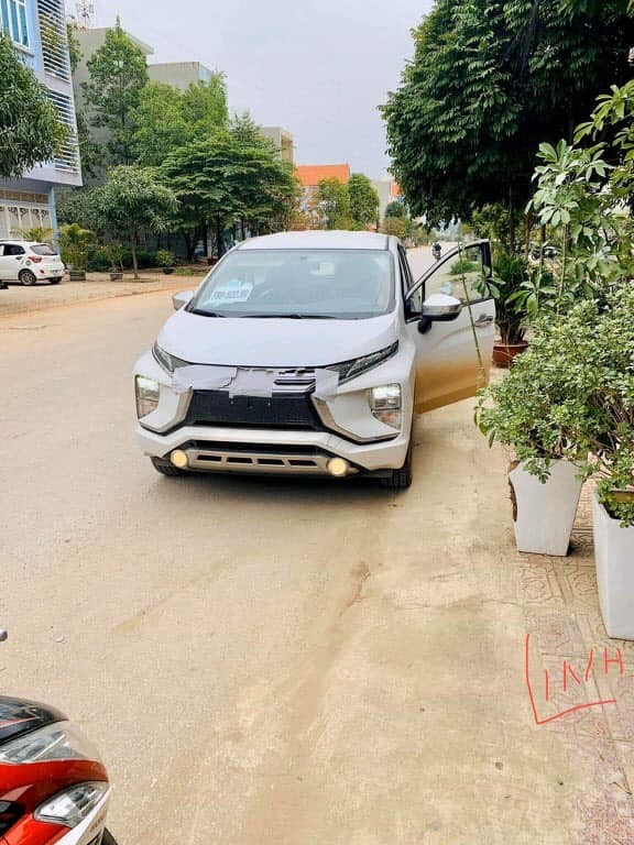 Mitsubishi Xpander 2020 từng bị bắt gặp chạy thử tại khu vực Hà Nội với logo và lưới tản nhiệt che chắn kín kẽ (Ảnh: Thanh Thảo Nguyên Nhi)