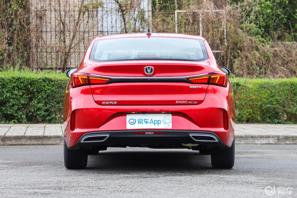 Trực diện đuôi xe Changan Eado Plus