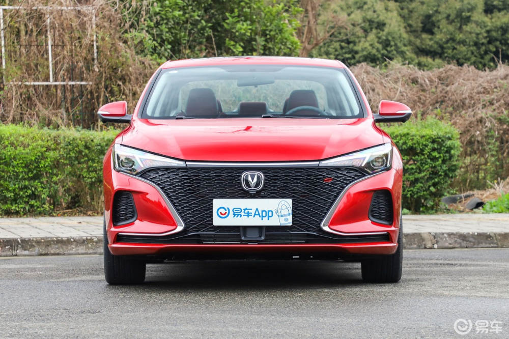 Về bản chất, nó là một biến bản nâng cấp của sedan Eado đã có từ trước đó với dáng vẻ thể thao hơn, một lưới tản nhiệt tái thiết kế to rộng hơn