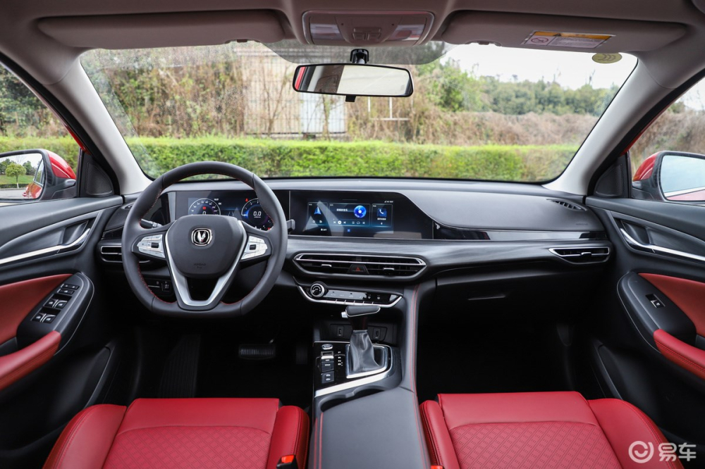 Bố cục nội thất của Changan Eado Plus trông khá đẹp mắt