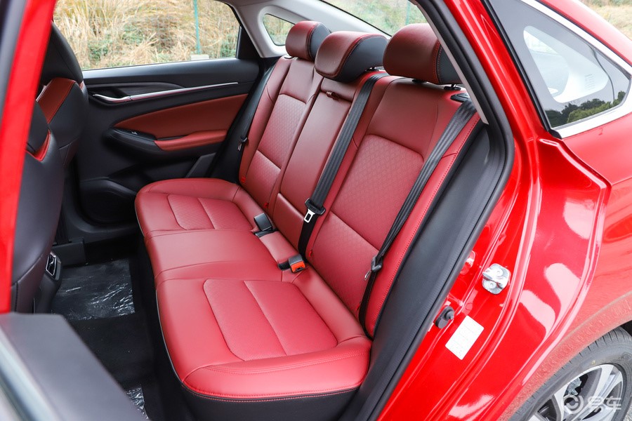 Hàng ghế thứ hai của Changan Eado Plus